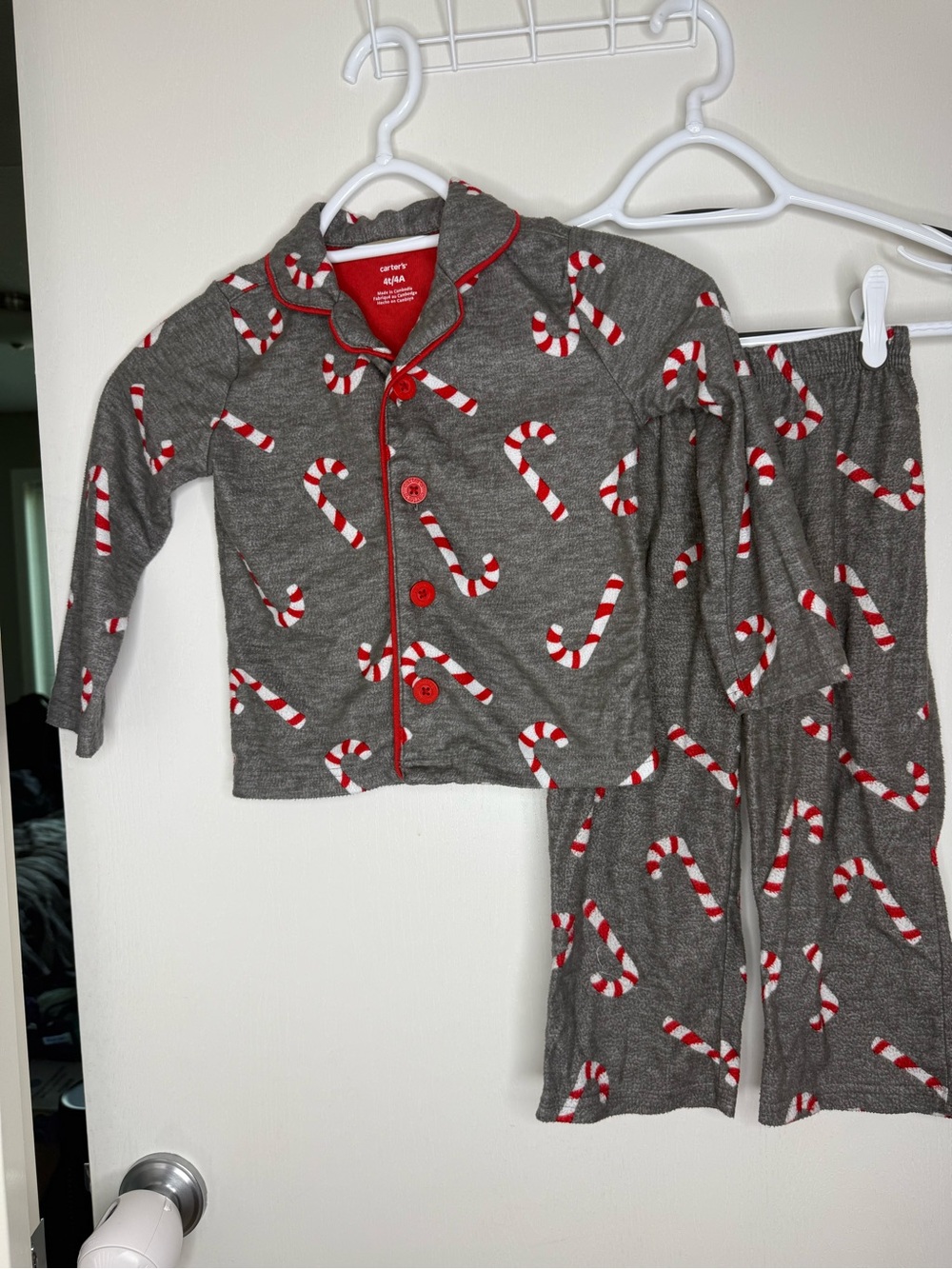 ⭐️5 for $20⭐️Carter's Gray and Red Candy Cane Button-Up Pajama Set 4T